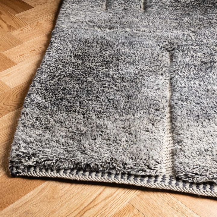 Modern Beni Mrirt Wool Rug in Charcoal Abstract Design