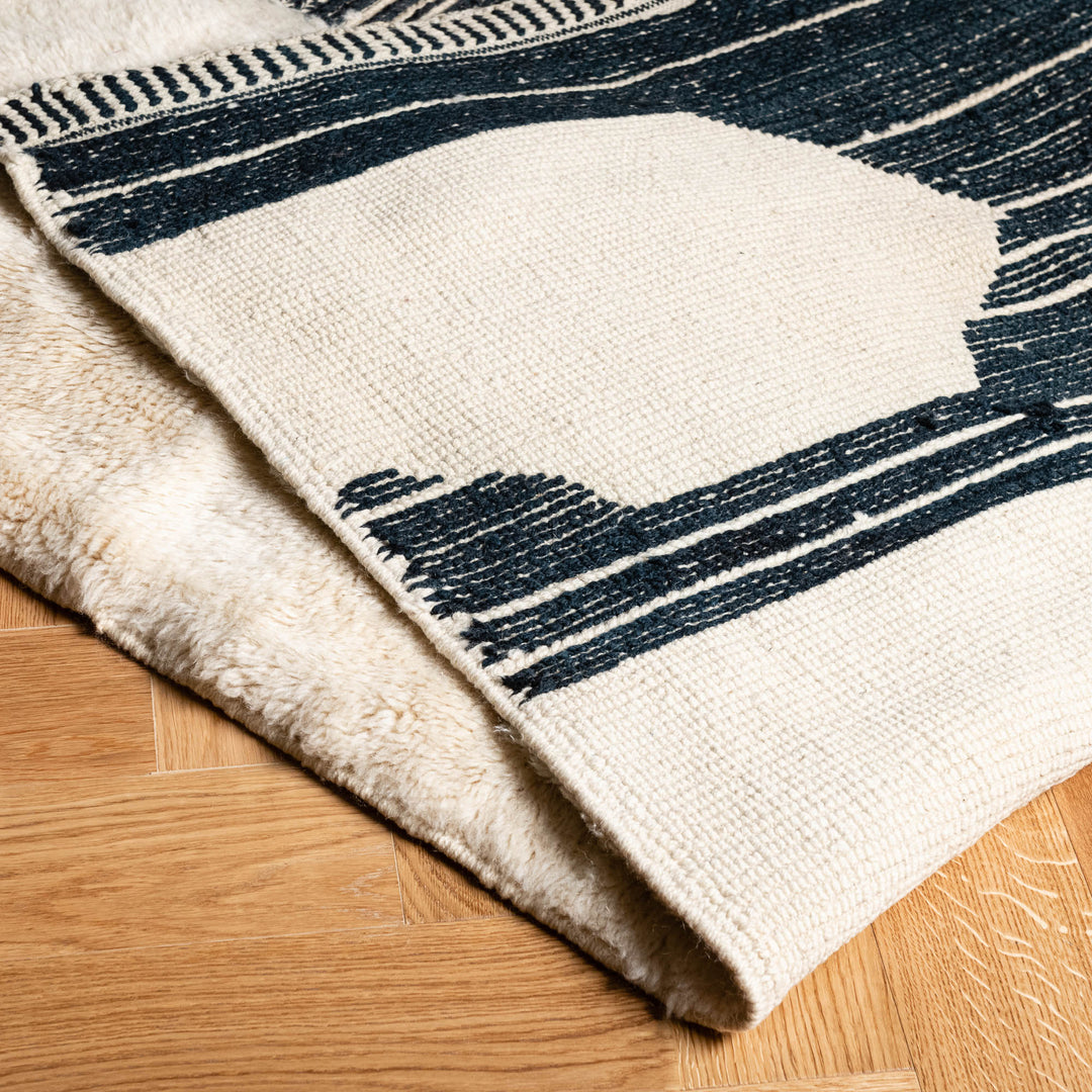 Modern Moroccan Rug – Handwoven Wool Abstract Design