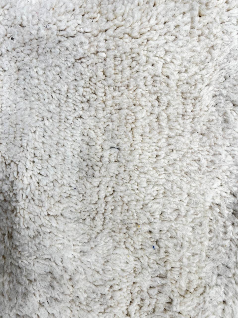 Modern Moroccan Wool Rug – Abstract Minimalist Art Design