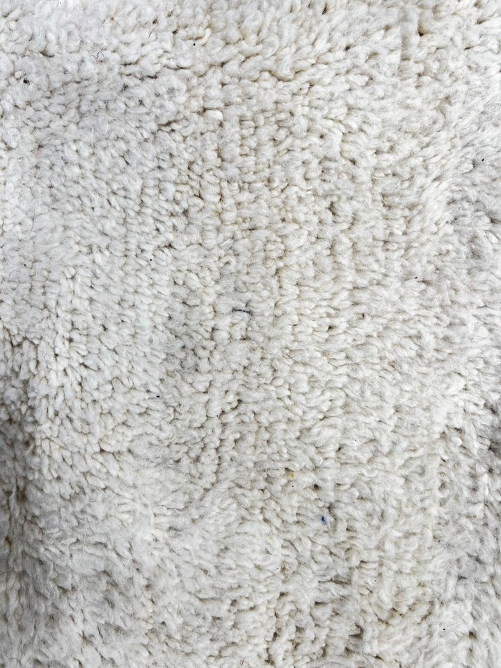 Modern Moroccan Wool Rug – Abstract Minimalist Art Design