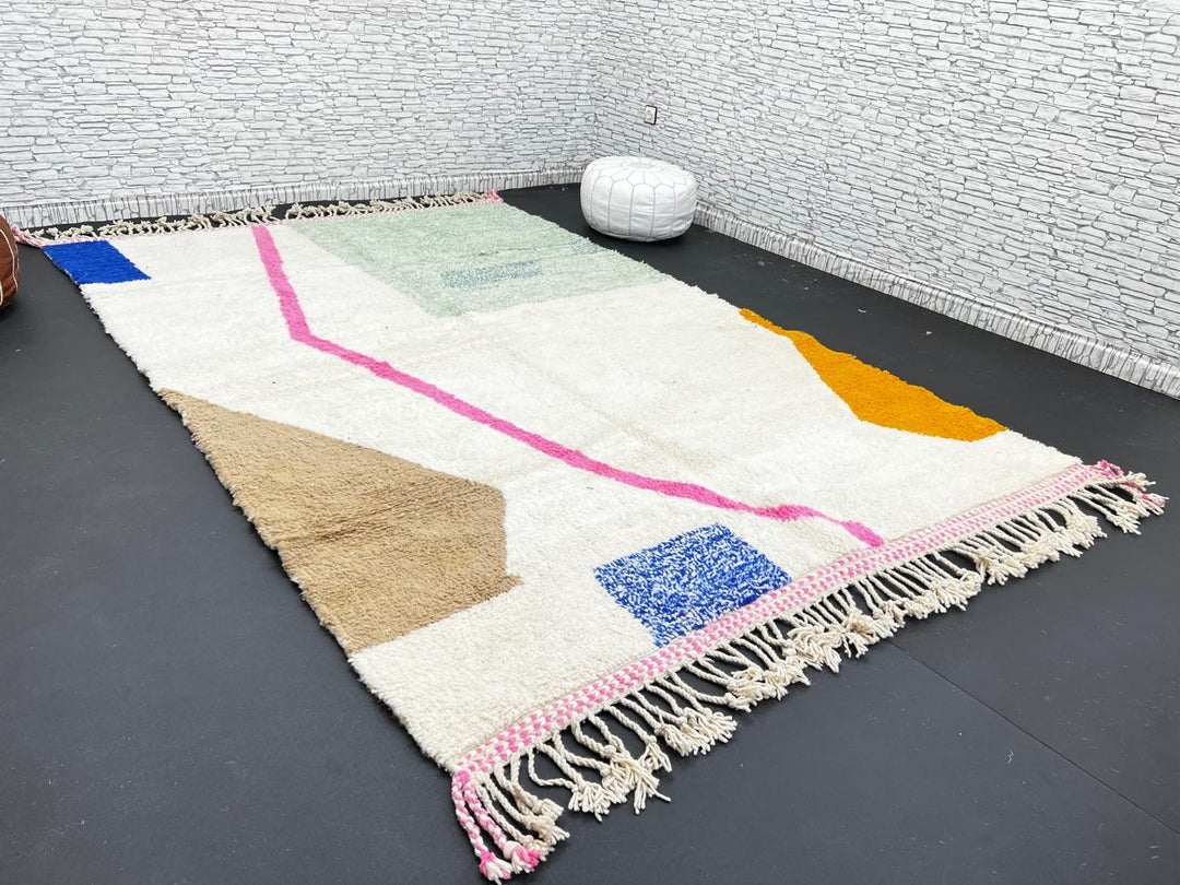 Modern Moroccan Wool Rug – Abstract Minimalist Art Design