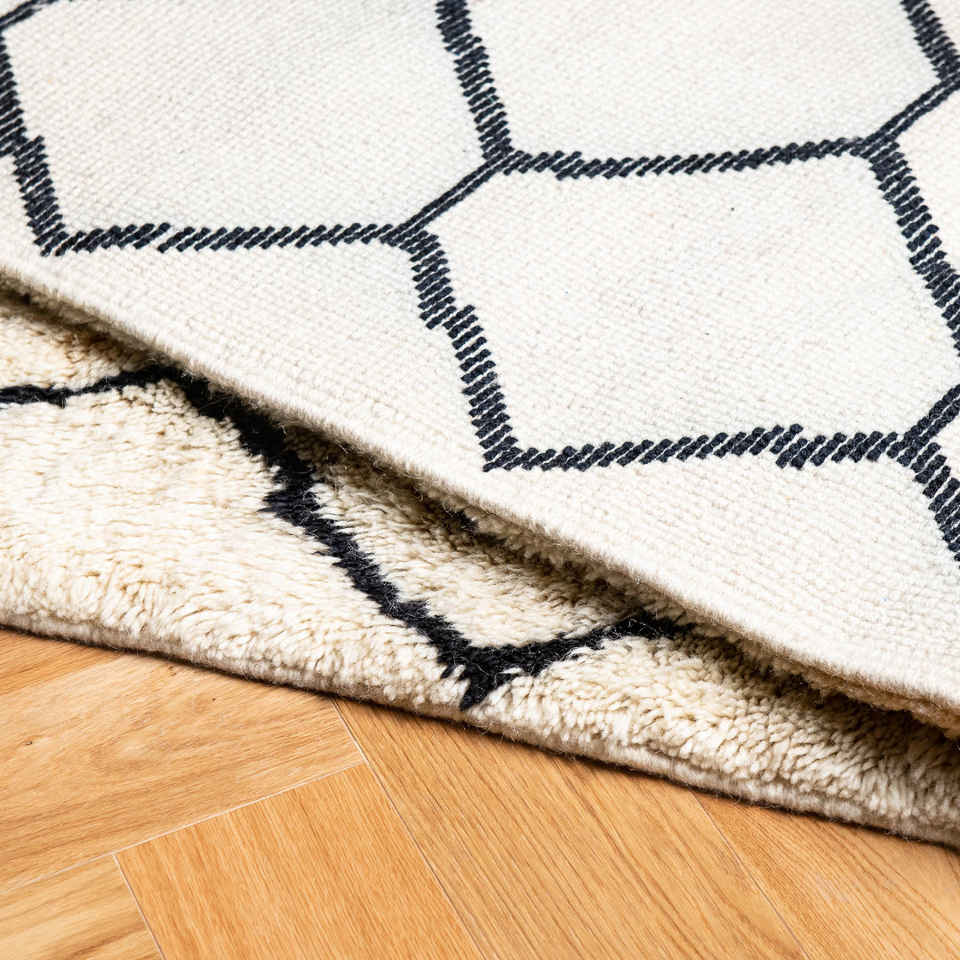 Moroccan Wool Rug with Criss-Cross Diamond Berber Line Pattern