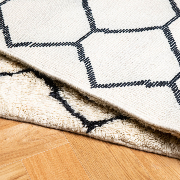 Moroccan Wool Rug with Criss-Cross Diamond Berber Line Pattern