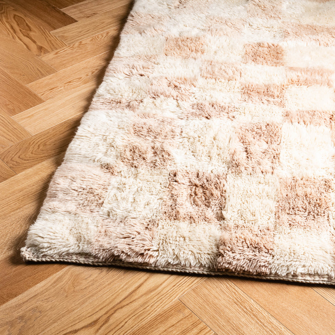 Neutral Checkerboard Beni Mrirt Rug – Moroccan Wool Style