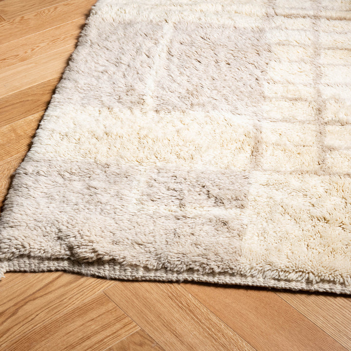 Neutral Checkered Wool Moroccan Rug – Modern Grid Design