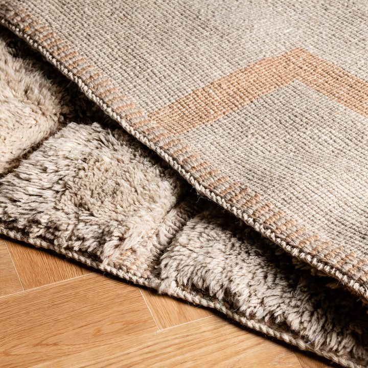 Neutral Moroccan Wool Rug – Abstract Berber Design