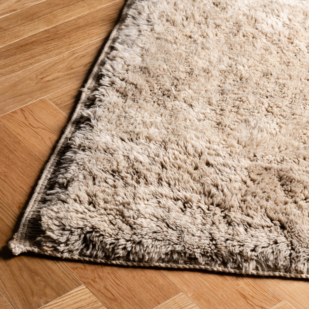 Neutral Moroccan Wool Rug – Abstract Berber Design