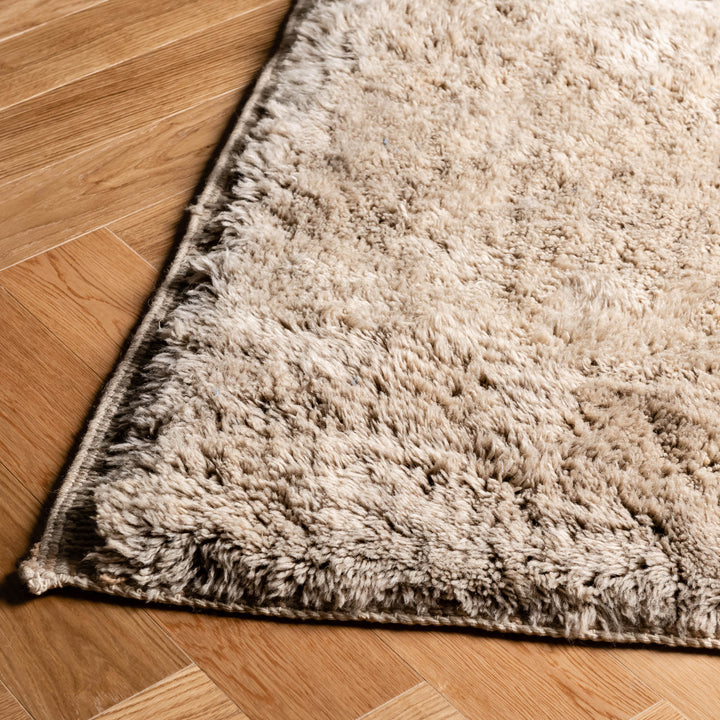 Neutral Moroccan Wool Rug – Abstract Berber Design
