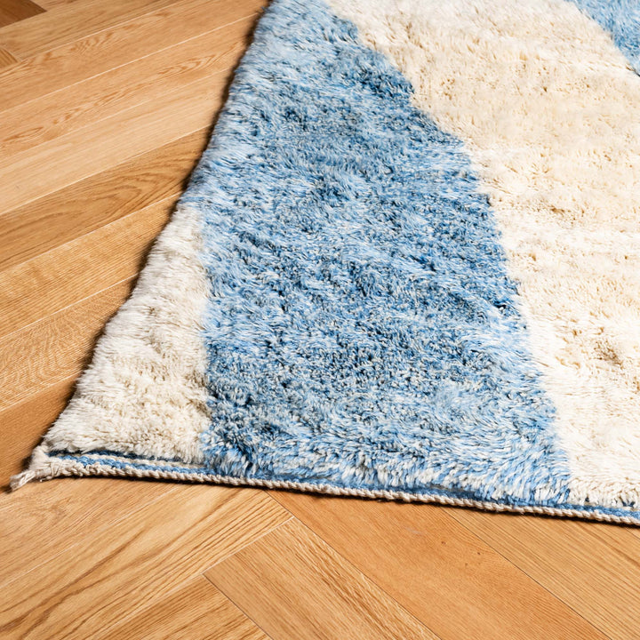 Plush Blue Diamond Beni Mrirt Rug – Soft Moroccan Wool Comfort