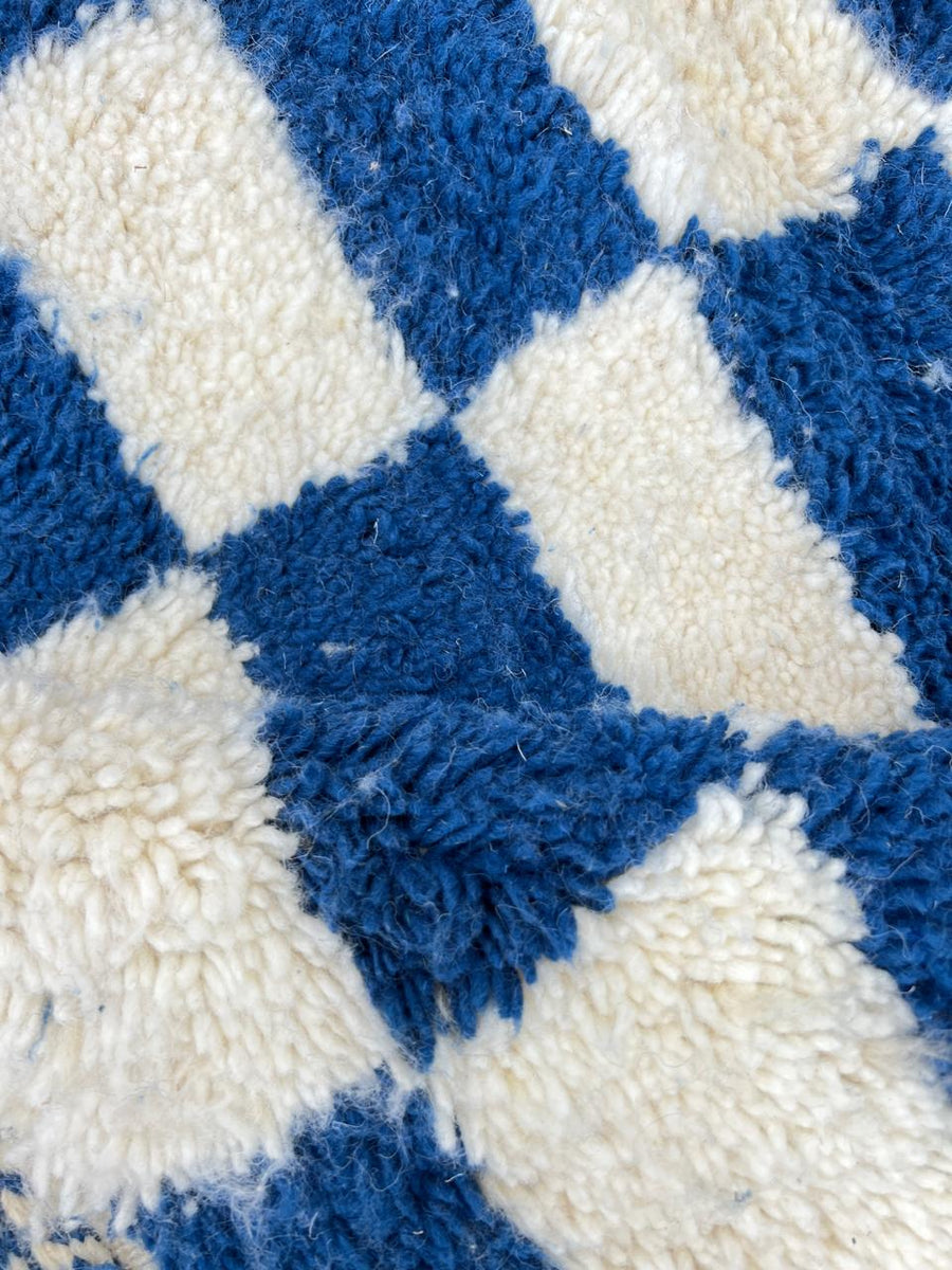 Round blue and white checkered Moroccan wool rug