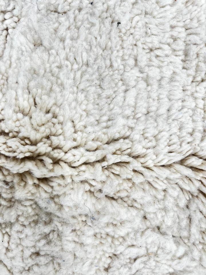 Round Moroccan Wool Rug – White Berber Diamond Design