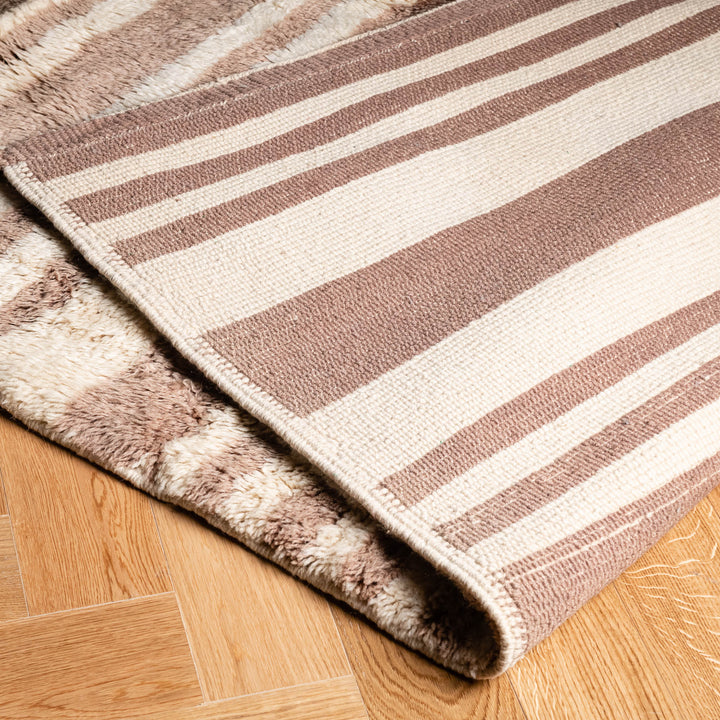 Striped Moroccan Wool Rug – Beige Tones & Modern Lines