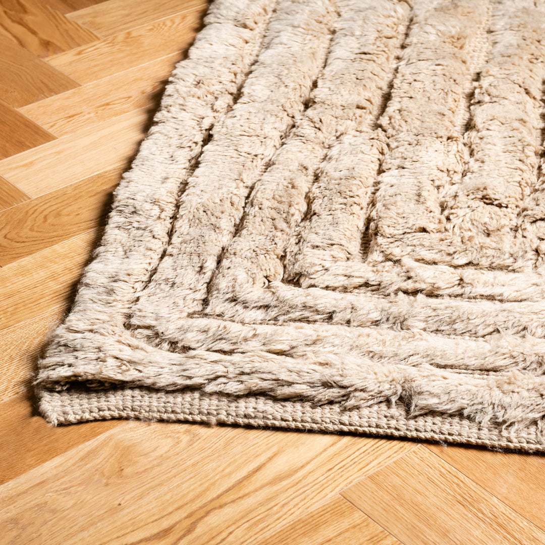 Textured Beige Beni Mrirt Rug with Carved Geometric Lines