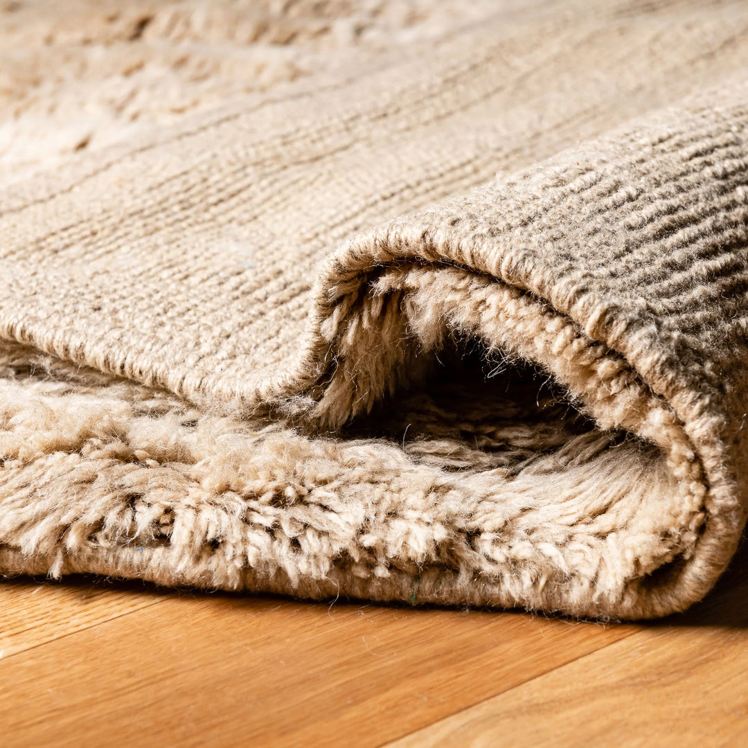 Textured Beige Beni Mrirt Rug with Carved Geometric Lines