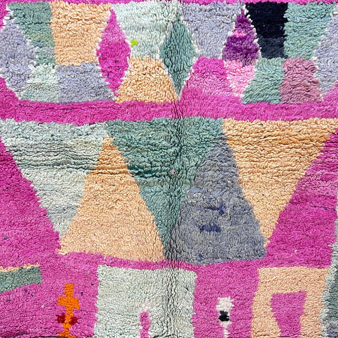 Vintage Moroccan Wool Rug 260 – handmade pink and green geometric Moroccan wool rug (233 × 156 cm).