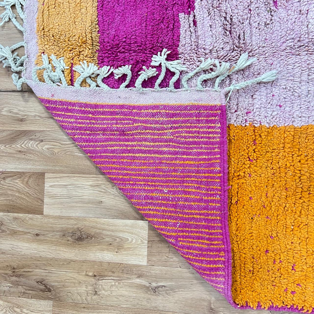 Vintage Moroccan Wool Rug 244 – handmade pink and orange geometric Moroccan wool rug (270 × 155 cm).