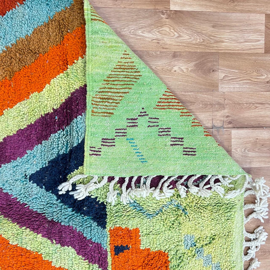 Vintage Moroccan Wool Rug 187 – handmade multicolor chevron pattern Moroccan wool rug (257 × 147 cm).