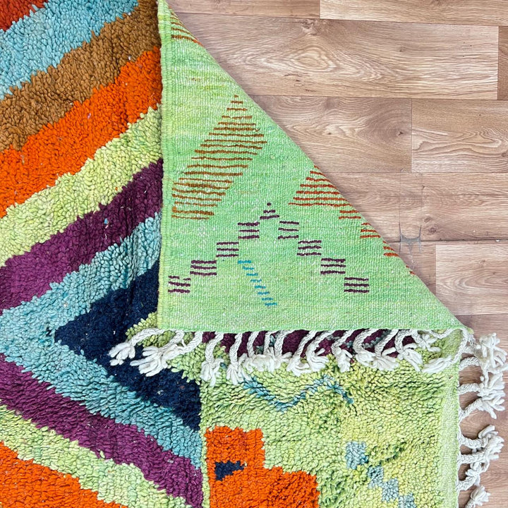 Vintage Moroccan Wool Rug 187 – handmade multicolor chevron pattern Moroccan wool rug (257 × 147 cm).