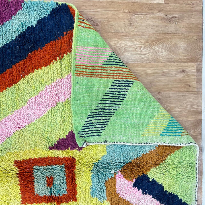 Vintage Moroccan Wool Rug 187 – handmade multicolor chevron pattern Moroccan wool rug (257 × 147 cm).