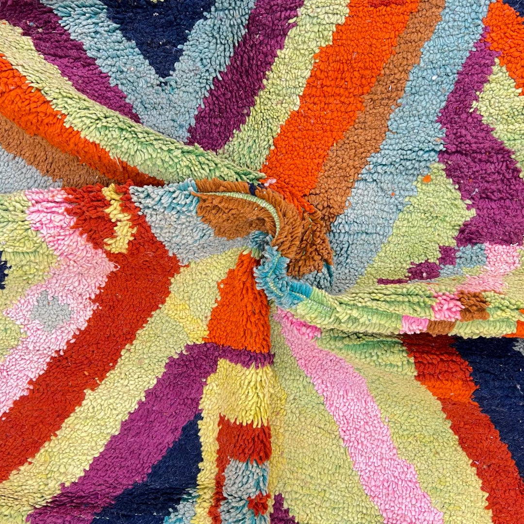 Vintage Moroccan Wool Rug 187 – handmade multicolor chevron pattern Moroccan wool rug (257 × 147 cm).