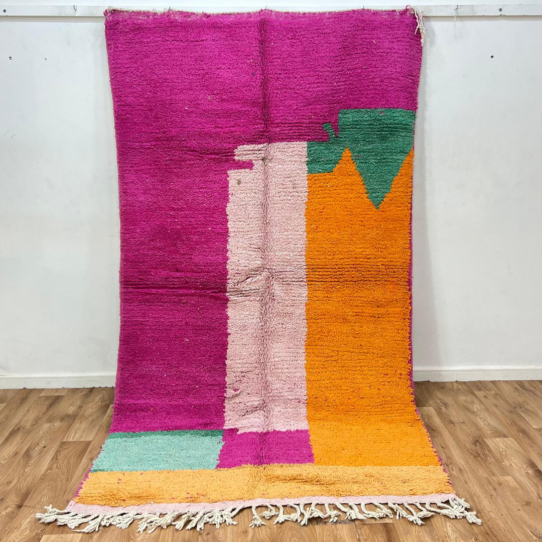 Vintage Moroccan Wool Rug 244 – handmade pink and orange geometric Moroccan wool rug (270 × 155 cm).