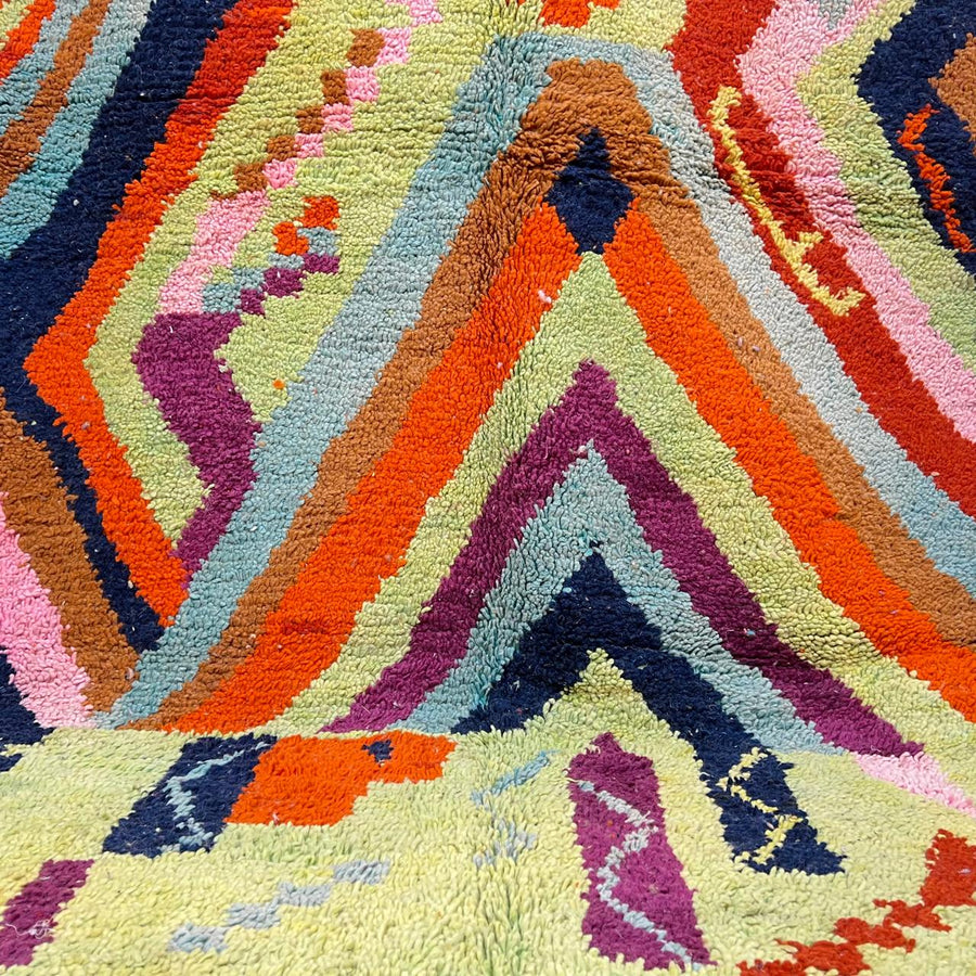 Vintage Moroccan Wool Rug 187 – handmade multicolor chevron pattern Moroccan wool rug (257 × 147 cm).