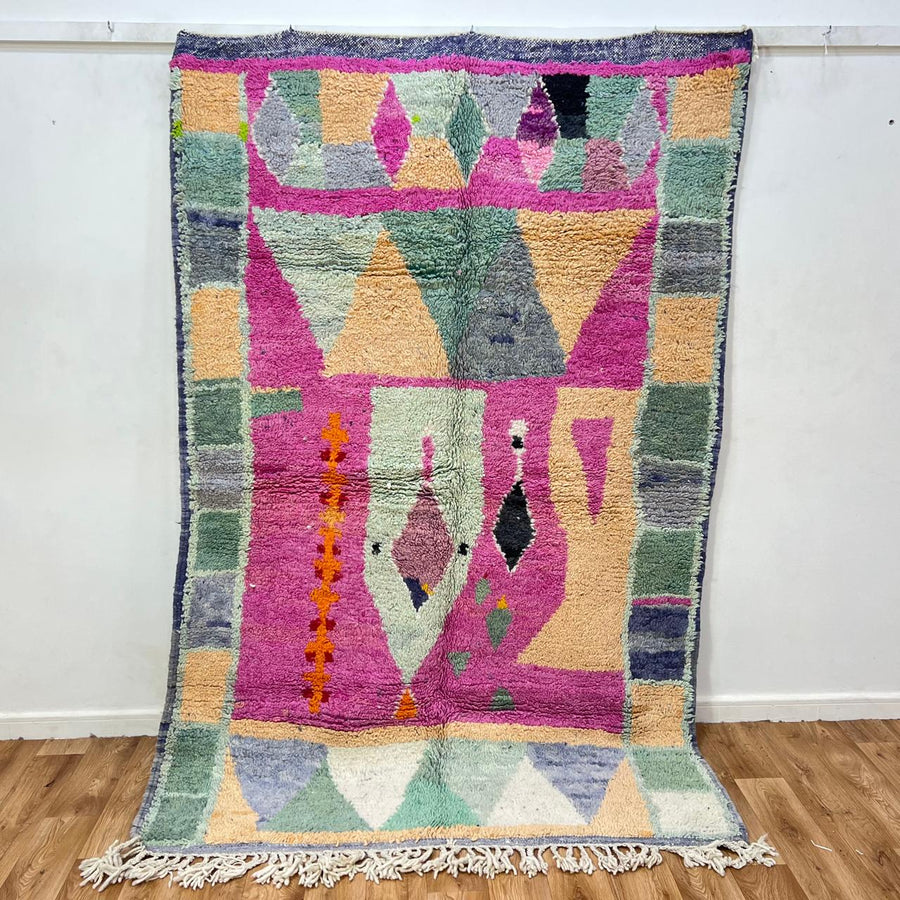Vintage Moroccan Wool Rug 260 – handmade pink and green geometric Moroccan wool rug (233 × 156 cm).