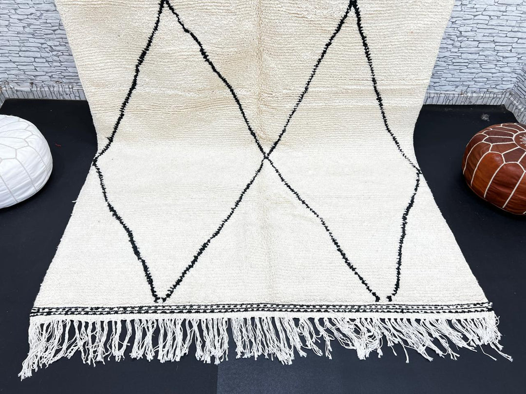 Handmade white Moroccan Beni Ourain wool rug with black diamond lines – Berber shag carpet
