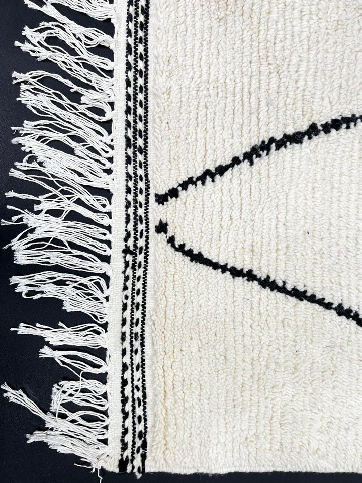 Handmade white Moroccan Beni Ourain wool rug with black diamond lines – Berber shag carpet