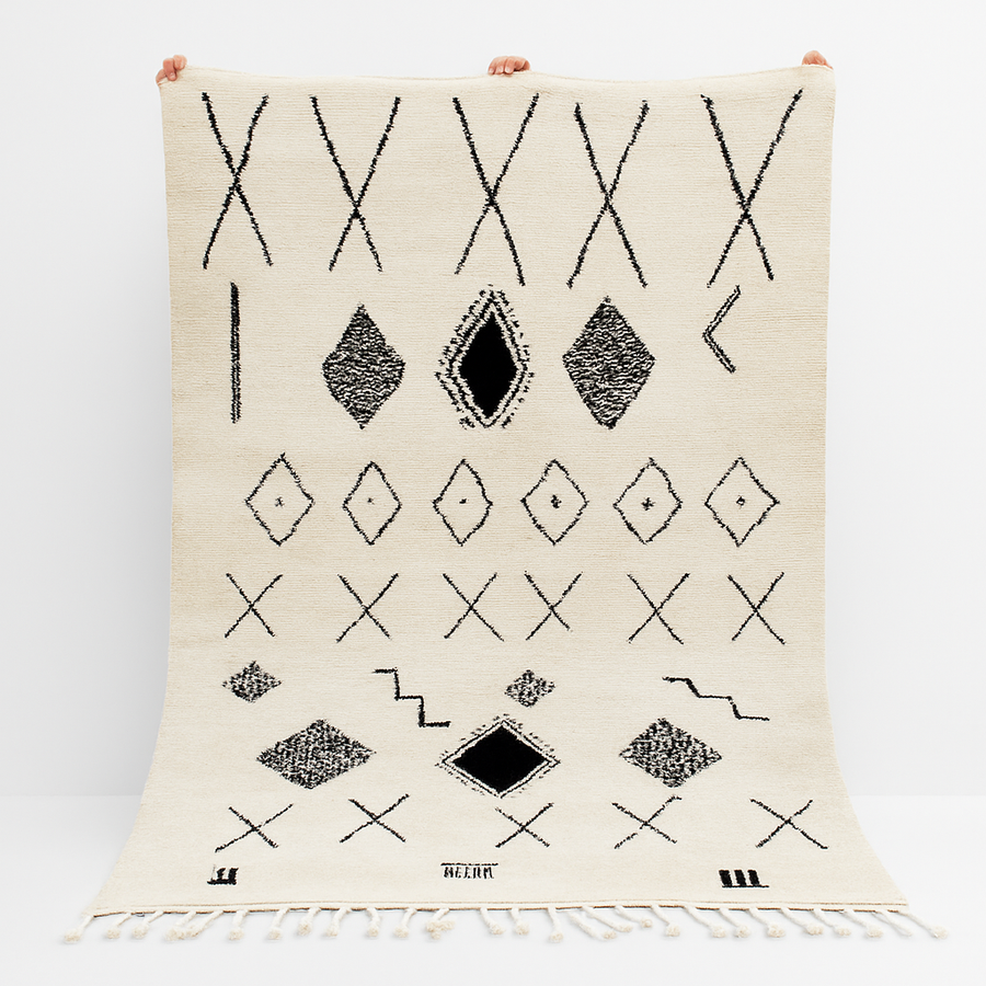 Handmade white Moroccan wool rug with black geometric motifs – Beni Ourain design