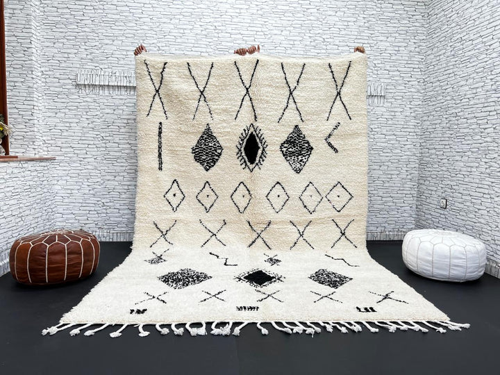 Handmade white Moroccan wool rug with black geometric motifs – Beni Ourain design