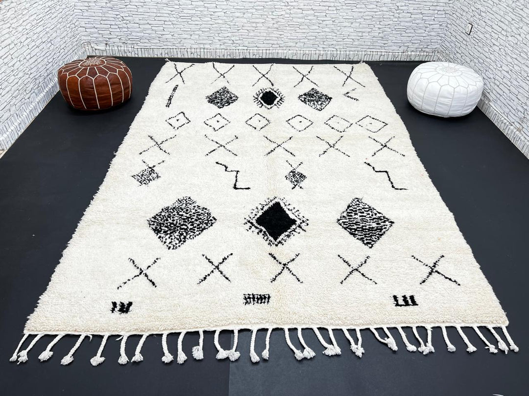 Handmade white Moroccan wool rug with black geometric motifs – Beni Ourain design