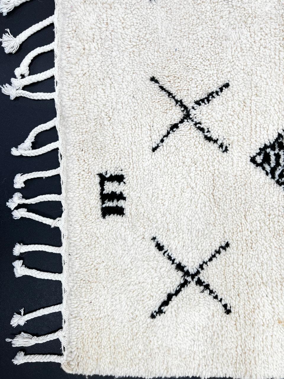 Handmade white Moroccan wool rug with black geometric motifs – Beni Ourain design