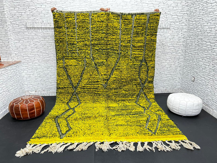 Handmade yellow-green Moroccan wool rug with gray geometric diamond lines – Beni Mrirt design