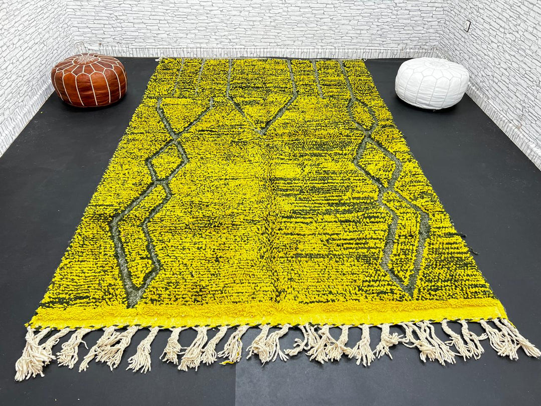 Handmade yellow-green Moroccan wool rug with gray geometric diamond lines – Beni Mrirt design