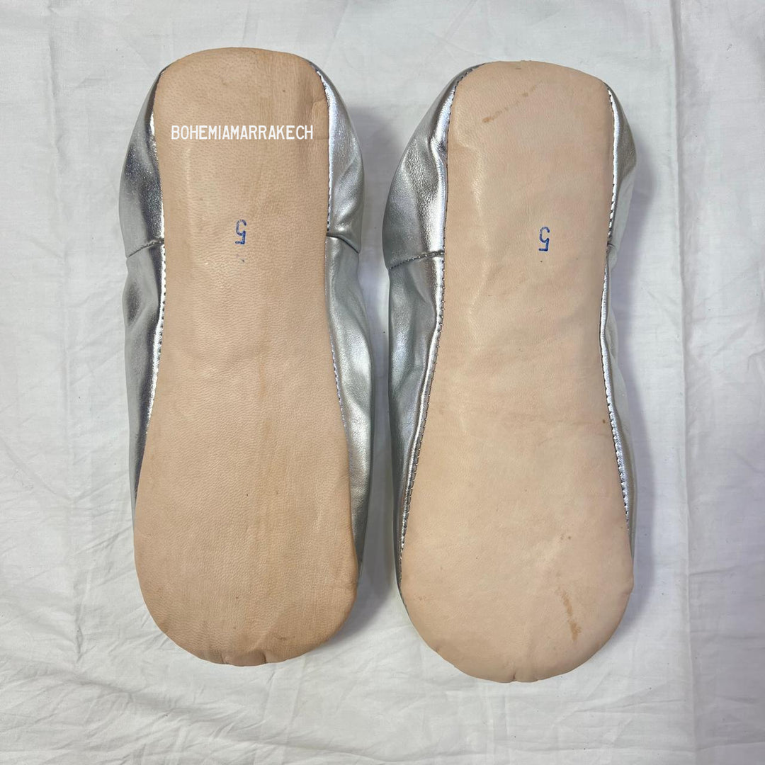 Natural leather Moroccan babouche slippers, traditional style.