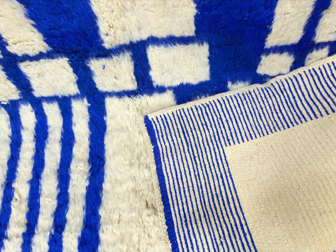 Blue and White Moroccan Wool Rug – Modern Geometric