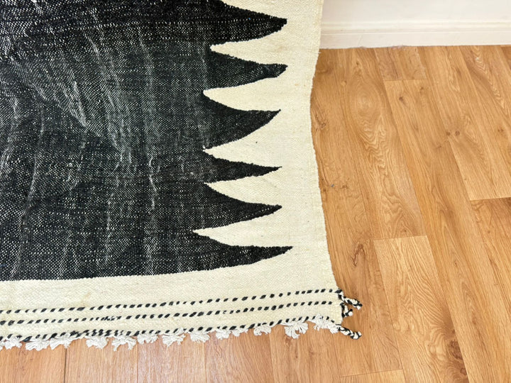 Flatweave Moroccan Rug – Handwoven Black & Cream Wool Berber Carpet