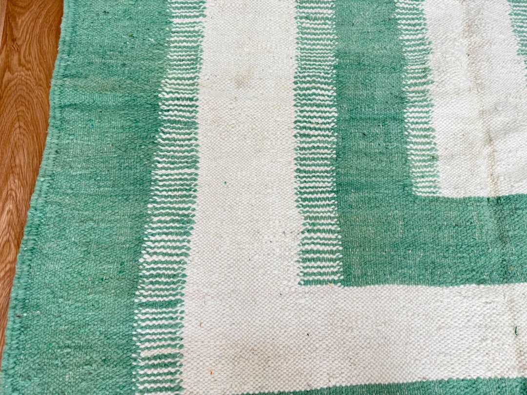 Flatweave Moroccan Rug – Green & Cream Wool Berber Carpet