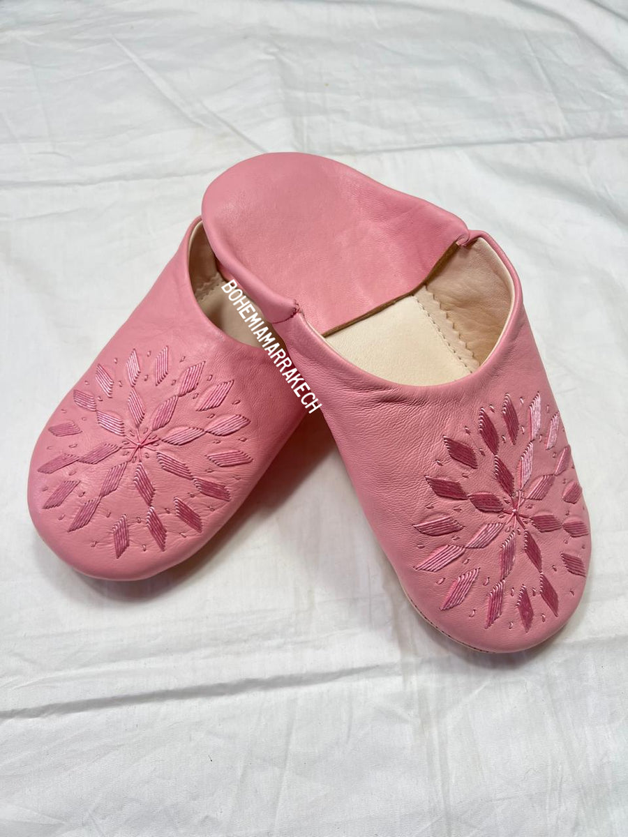 Fully hand-stitched Moroccan babouche slippers in soft pink leather with stitched floral design, handmade in Morocco.