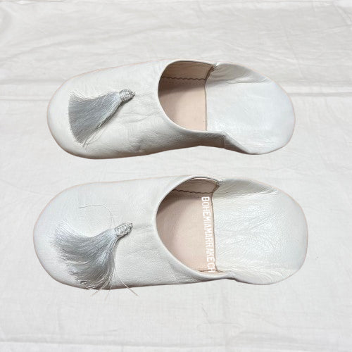White Moroccan babouche slippers handmade in genuine leather with silver tassels