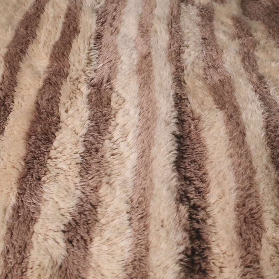 Striped Moroccan Wool Rug – Beige Tones & Modern Lines