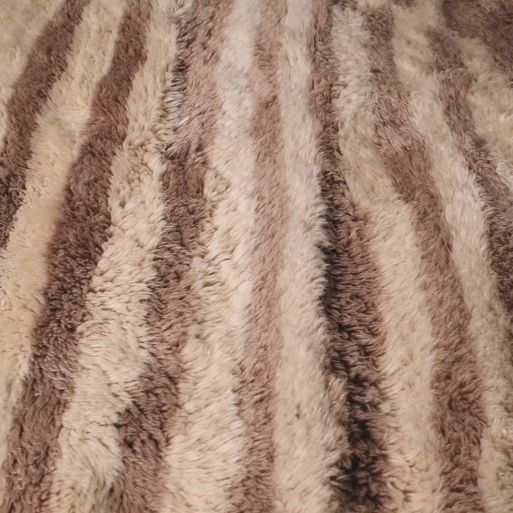 Striped Moroccan Wool Rug – Beige Tones & Modern Lines