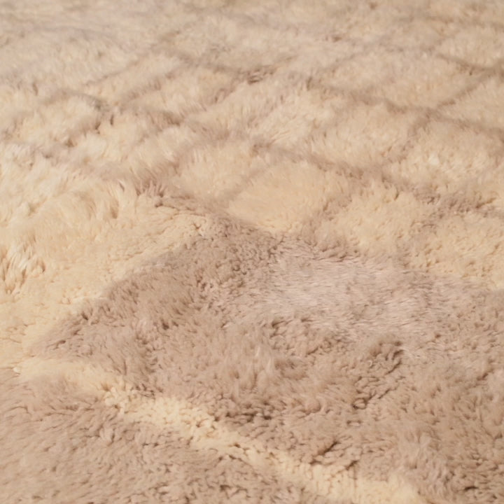 Neutral Checkered Wool Moroccan Rug – Modern Grid Design