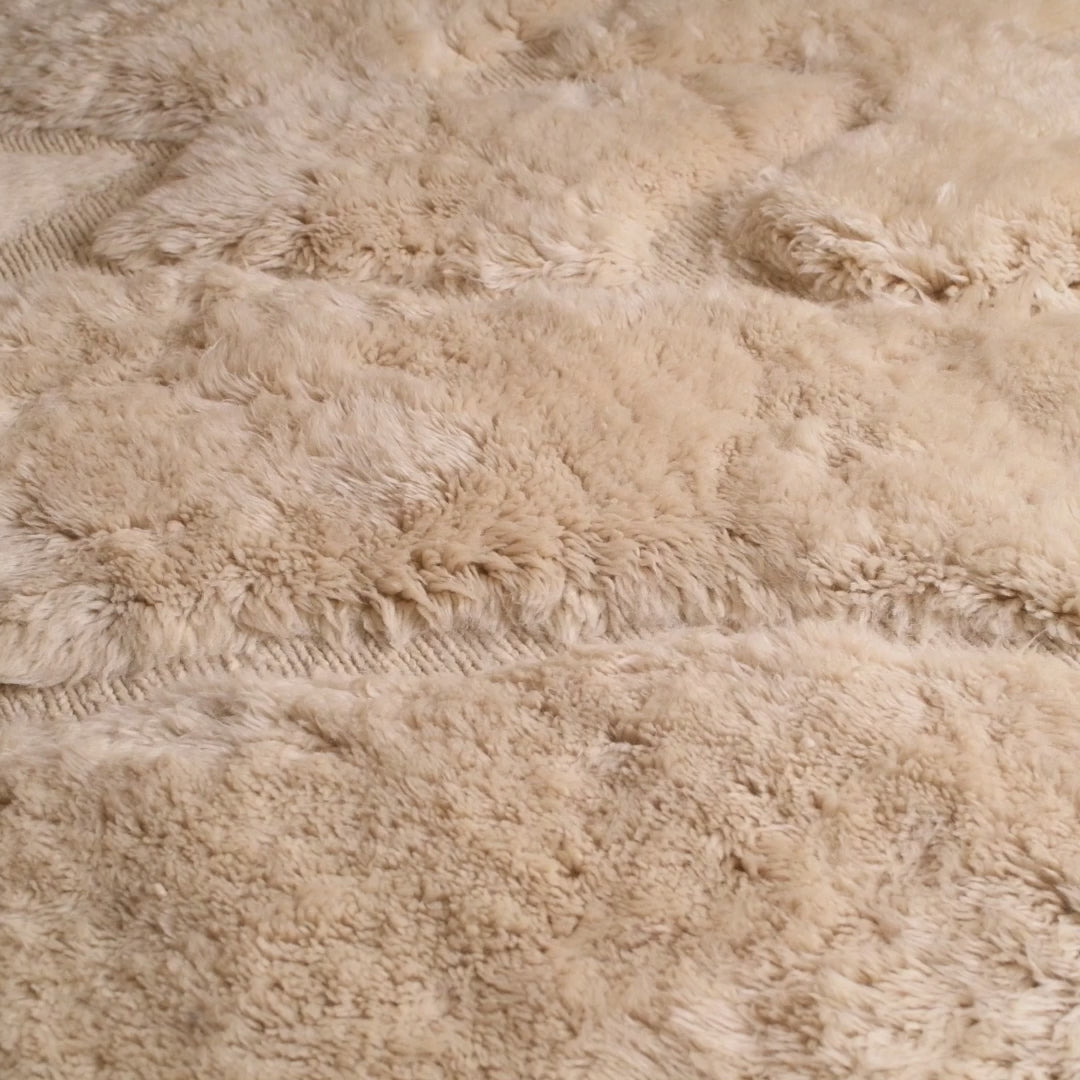 Tone-on-Tone Mountain Wool Rug – Minimalist Moroccan Design
