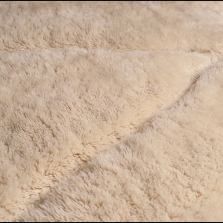 Cream Moroccan Wool Rug with Subtle Diamond Pattern – Handmade