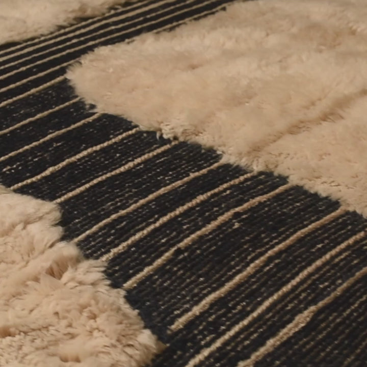 Modern Moroccan Rug – Handwoven Wool Abstract Design