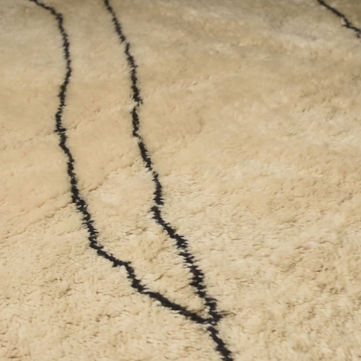Minimalist Beni Mrirt Rug – Handwoven Cream Moroccan Wool