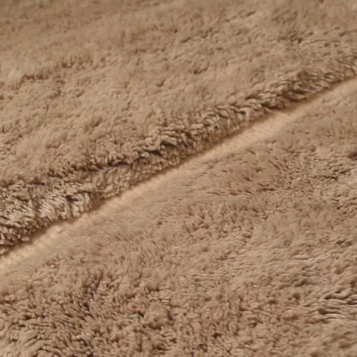 Minimalist Beige Wool Rug with Geometric Pile – Handmade