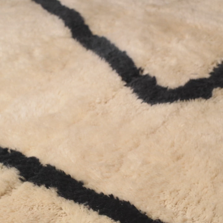 Modern Beni Mrirt Rug with Black Abstract Lines